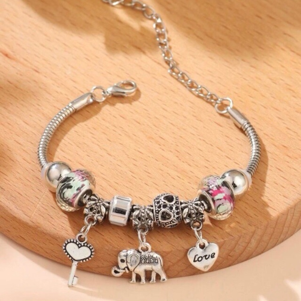🐘‼️RE-STOCKED‼️🐘Elephant & Heart Charm Bracelet NWT - Picture 4 of 9